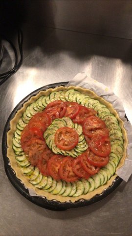 Tarte tomates, courgettes, bar à salades, Villeurbanne 