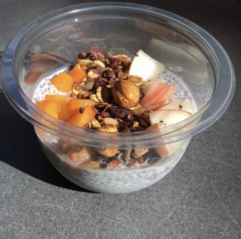 Chia pudding abricots, pêches, granola, bar à salades, Villeurbanne