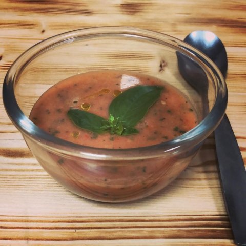 Gaspacho tomates, basilic