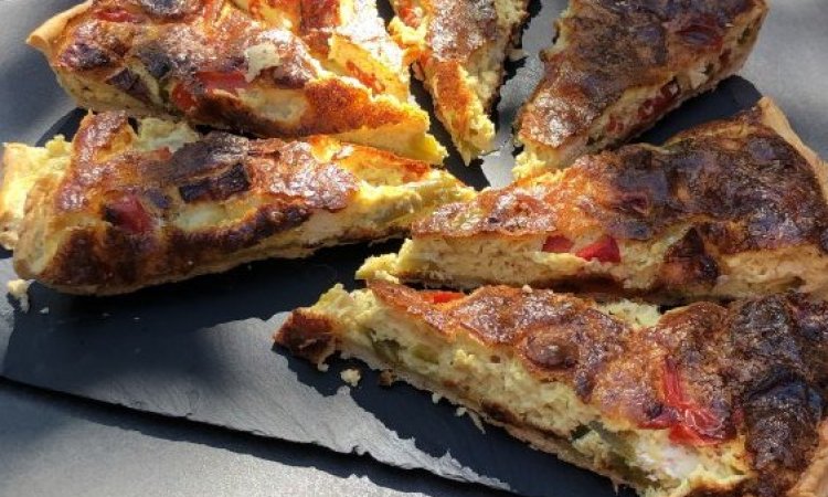 Quiche maison  aux poivrons, chèvre et curry, bar à salades à villeurbanne