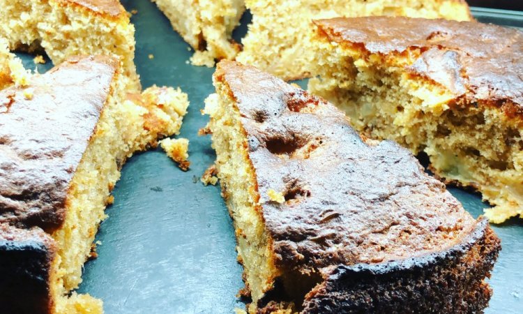 gâteau aux pommes et 4 épices, dessert, bar à salades, Villeurbanne