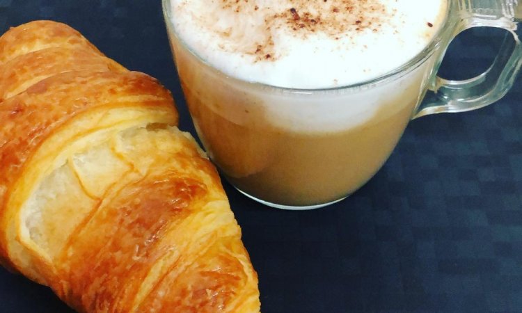 petit déjeuner, café, croissant, nespresso, villeurbanne